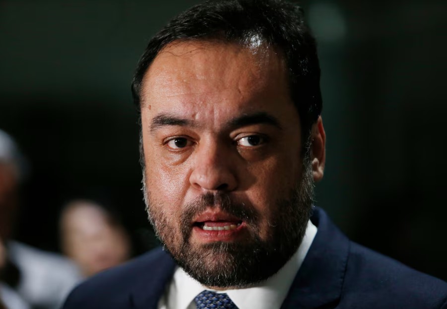 Cláudio Castro, governador do Rio, é alvo de ações no TSE.