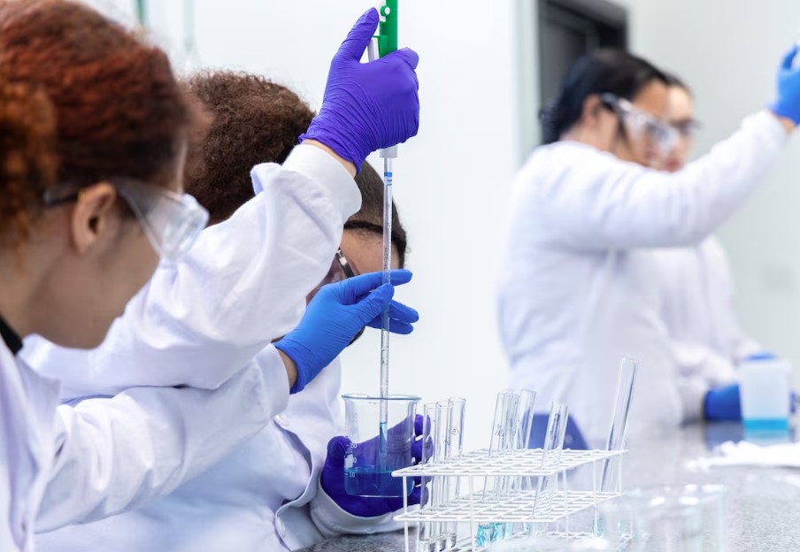 Aula profissionalizante no Senai; chamada pública atraiu 13 iniciativas do terceiro setor, 12 do poder público e 8 do setor privado.