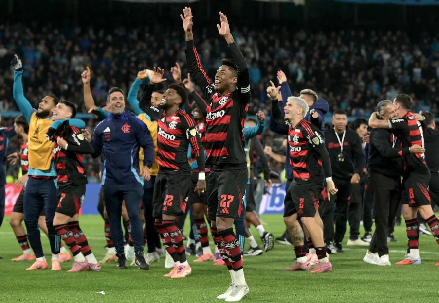 Jogadores do Flamengo comemoram vaga na final da Libertadores.