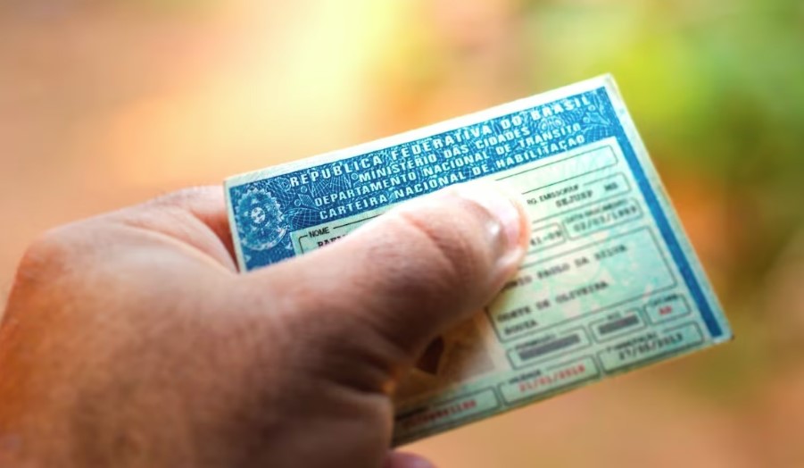 Apesar do fim da obrigatoriedade das aulas, as provas continuarão sendo obrigatórias para obter a CNH.