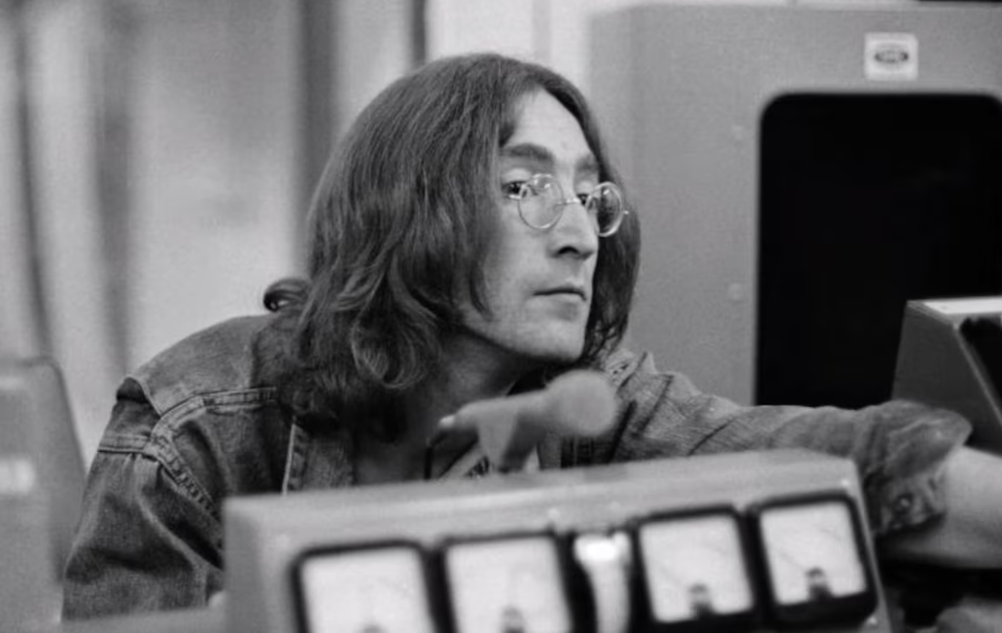 John Lennon desconfiava ter telefone grampeado pelo governo Nixon.
