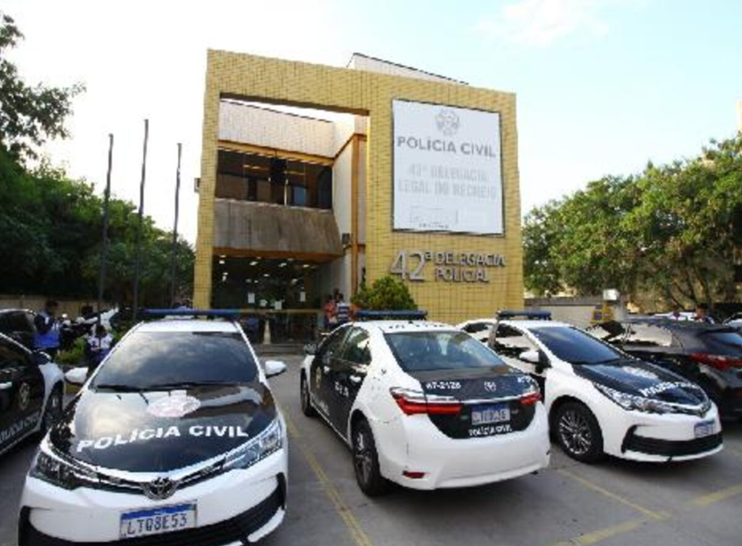 Professor é preso no Rio após denúncias de importunação sexual.