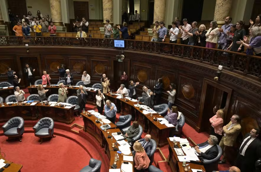 Uruguai aprova lei que legaliza a eutanásia