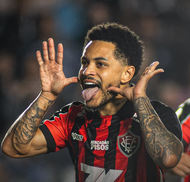 Matheuzinho fez o único gol do jogo, de pênalti.