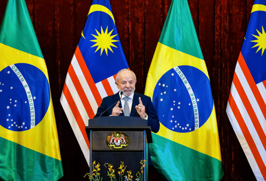Presidente da República, Luiz Inácio Lula da Silva, durante declaração conjunta à imprensa, na Residência do Primeiro-Ministro da Malásia. Putrajaya (Malásia)