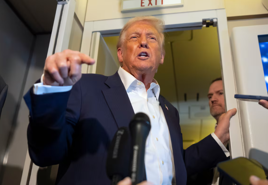 Encontro em Tóquio marca a primeira reunião entre Trump e Sanae Takaichi, que assumiu o cargo há poucos dias e busca reforçar laços com Washington.