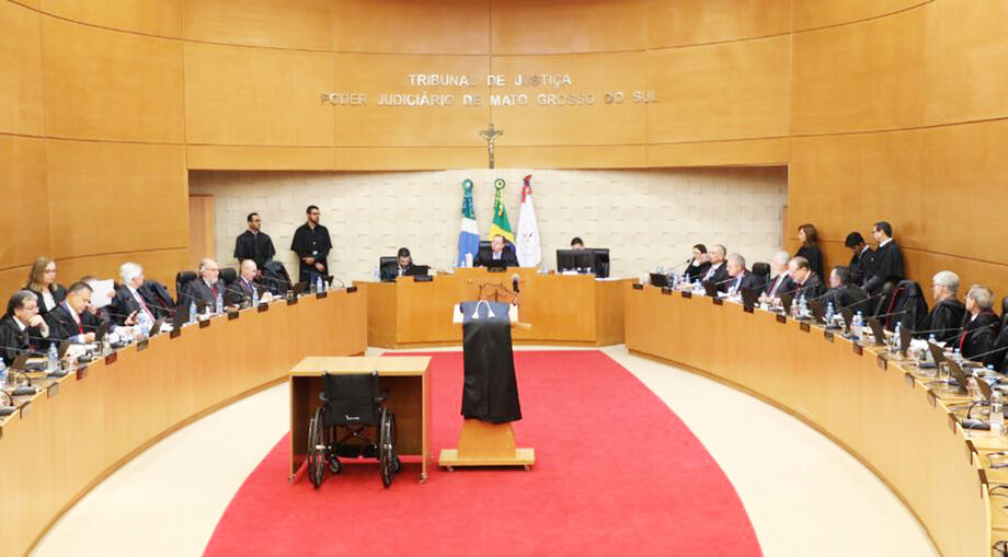 Magistrados do TJMS são promovidos e removidos em sessão no plenário do Tribunal