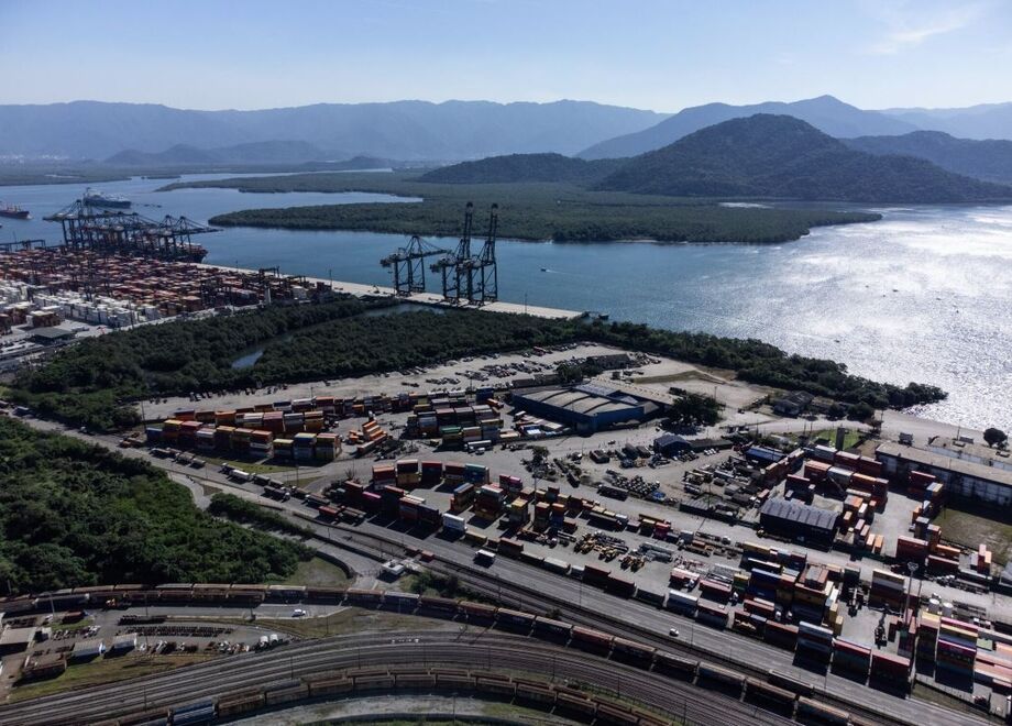 Governo quer usar fundo da Marinha Mercante para financiar ferrovias ligadas a portos.