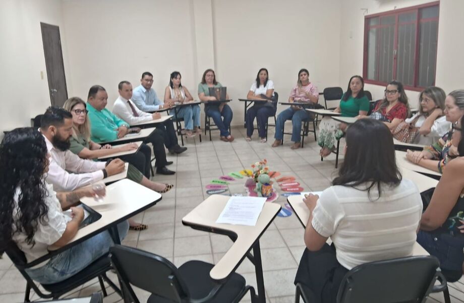 Gestores da rede municipal de Corumbá participaram de círculo restaurativo promovido pelo Cejusc