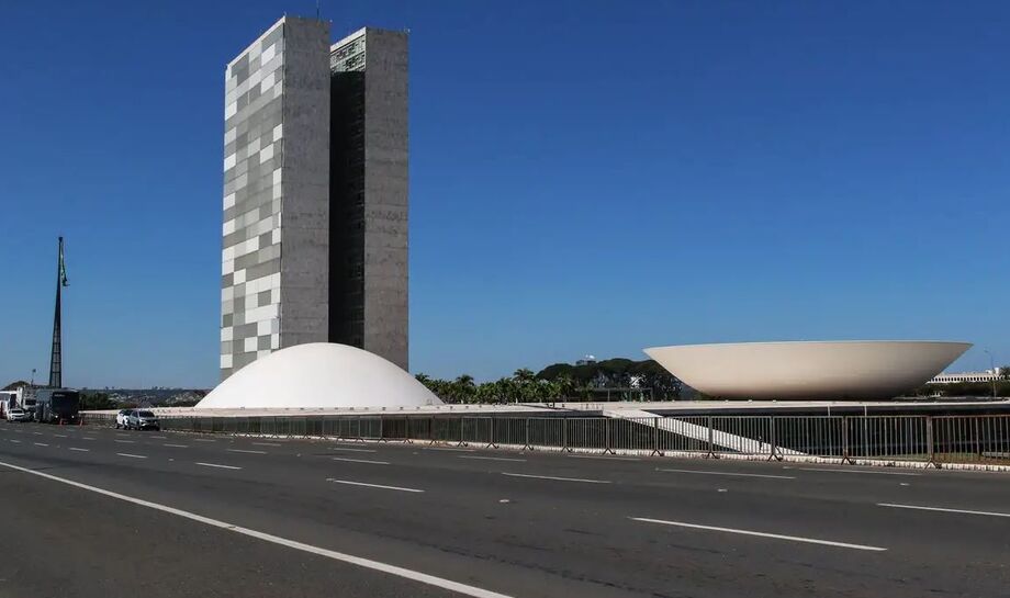 Câmara pode votar nesta semana projeto que torna crime hediondo adulterar alimentos e bebidas.