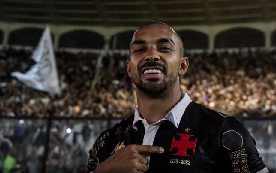 Lateral-direito Paulo Henrique, destaque do Vasco no Brasileirão, é convocado pela seleção brasileira para amistosos na Ásia.