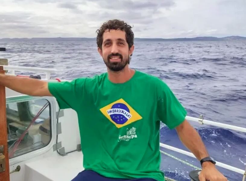 Nicolas Calabrese relatou agressões durante captura da Flotilha Global Sumud; Greta Thunberg estaria entre as mais afetadas.