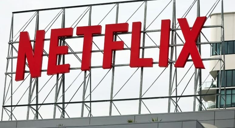 Séries e documentários da Netflix abordam crimes reais, dramas familiares e fenômenos paranormais com tom investigativo e emocional