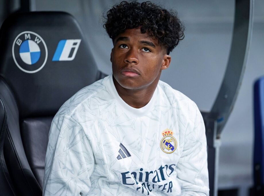 Endrick ainda não somou minutos em campo na temporada e preocupa com a proximidade da Copa do Mundo