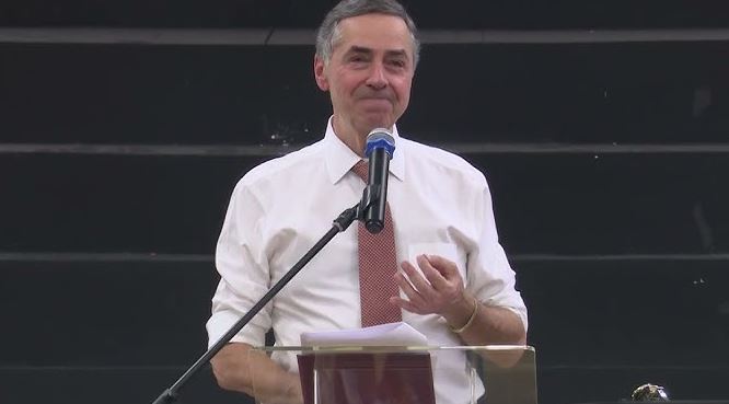 Barroso fala em tom descontraído sobre possível aposentadoria e critica preconceito contra empresários