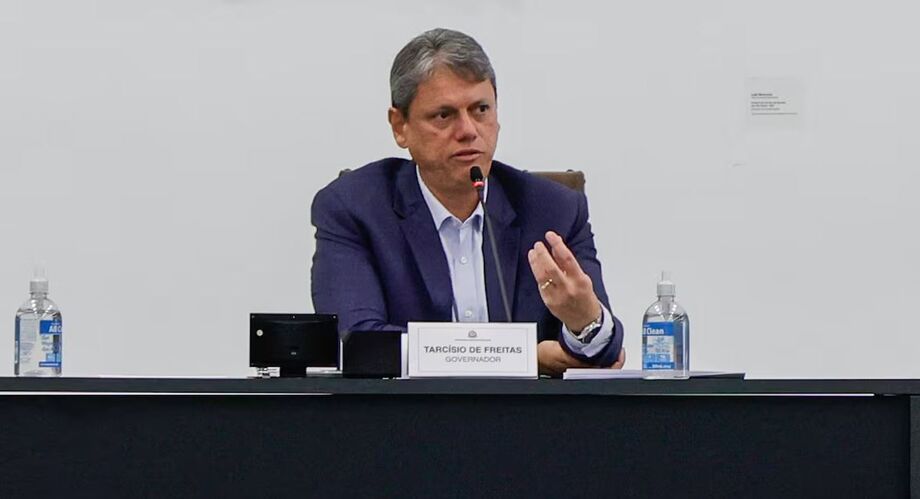 Governador Tarcisio de Freitas durante coletiva de imprensa sobre crise do metanol na última segunda-feira, 6