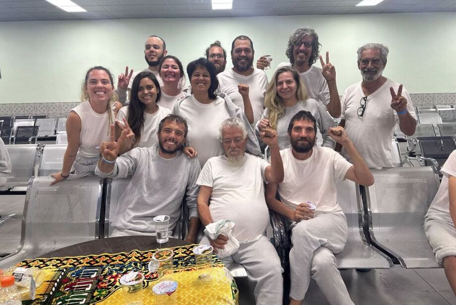 Brasileiros da flotilha Global Sumud devem desembarcar em Guarulhos após deportação para a Jordânia