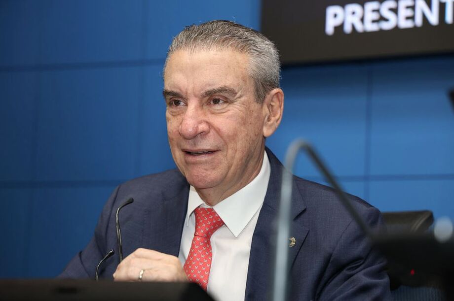 Deputado Paulo Corrêa durante sessão na ALEMS: projeto reconhece direitos de pessoas com doença renal crônica
