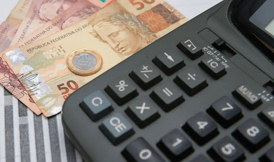 INPC sobe 0,52% em setembro; energia elétrica lidera alta, enquanto alimentos seguem em queda.