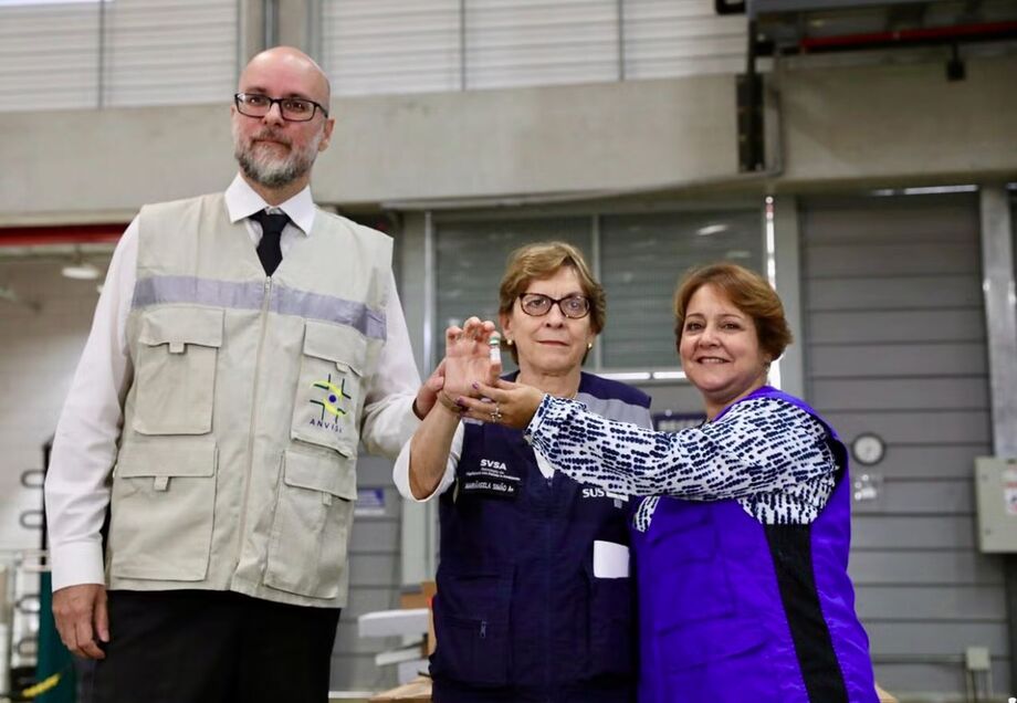 Primeira remessa de fomepizol chegou ao Brasil e será distribuída a estados com casos de intoxicação por metanol, como MS