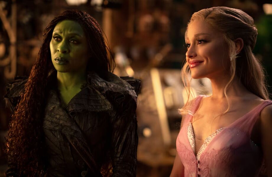Cynthia Erivo e Ariana Grande em 'Wicked: Parte II'; atrizes vêm ao Brasil para lançamento do filme