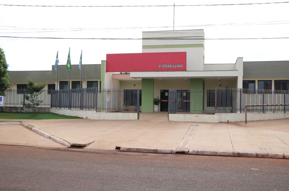 Justiça de Rio Brilhante anulou leis que aumentaram salários de agentes políticos e determinou devolução de valores ao erário.