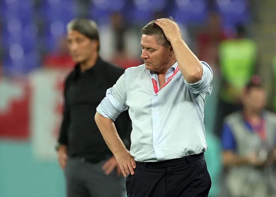 Sérvia perde para Albânia, técnico Stojkovic renuncia e vaga na Copa de 2026 fica ameaçada.