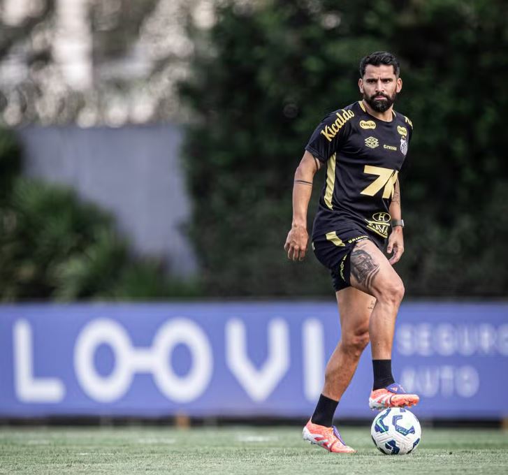 Volante Rincón sofre lesão e pode desfalcar Santos no clássico contra o Corinthians