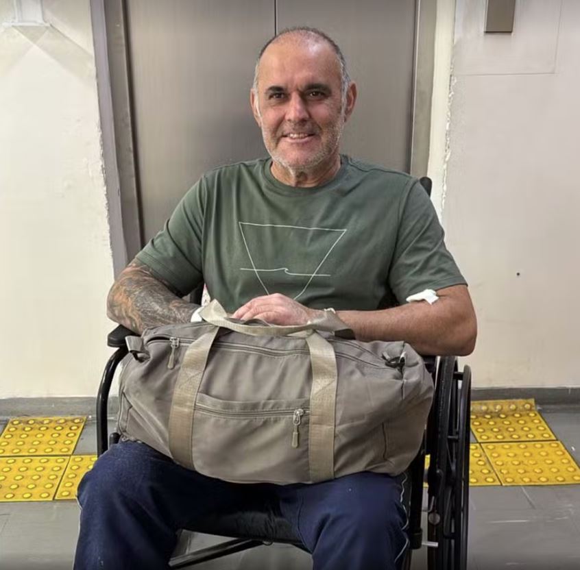 Cláudio Crespi, de 55 anos, recebeu alta do hospital neste domingo (12).