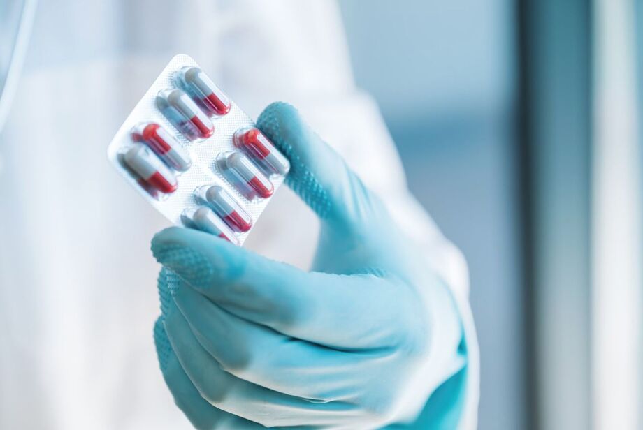 OMS alerta para aumento na resistência a antibióticos, o que compromete o tratamento de infecções graves.