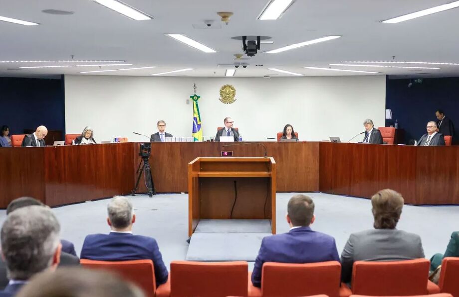 STF inicia julgamento de grupo formado por militares e ex-agentes da Abin por tentativa de golpe de Estado.