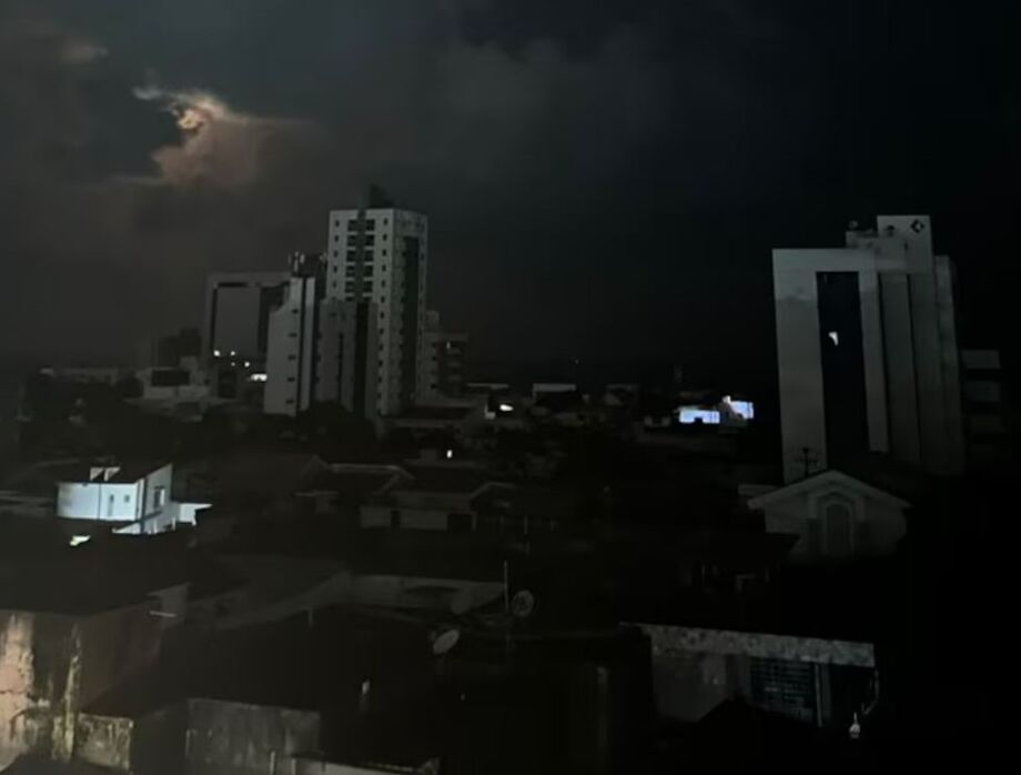 Registro de apagão pelo Brasil. Na foto Olinda, em Pernambuco.