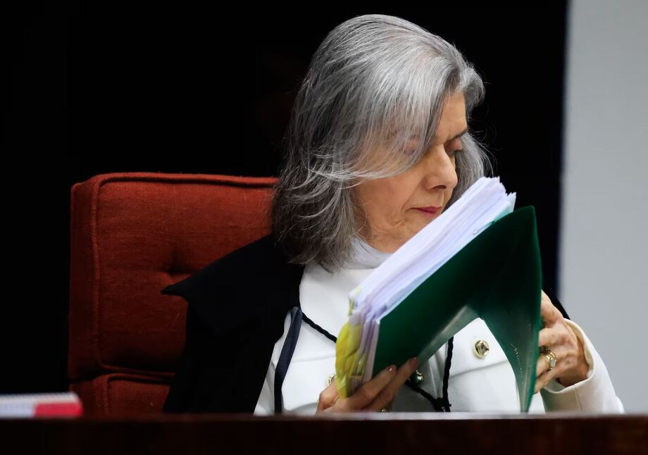 Cármen Lúcia nega que TSE tenha cogitado volta do voto impresso e rebate fala feita durante julgamento no STF