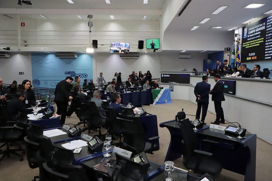Câmara de Campo Grande aprova Programa Banco Vermelho contra feminicídio e concede títulos a personalidadesCapturar