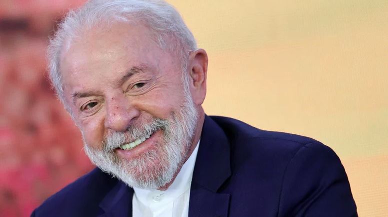 Lula ironiza conversa com Trump e critica opositores que articulam contra o Brasil nos EUA.