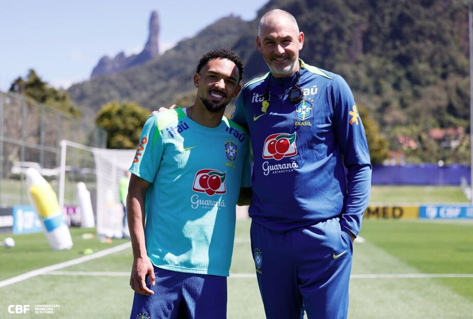 Vitinho, do Botafogo, foi convocado por Carlo Ancelotti para os amistosos da Seleção contra Coreia do Sul e Japão.