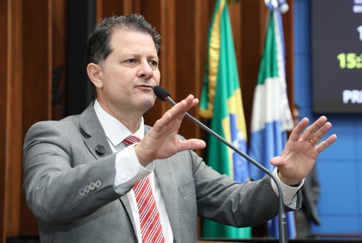 Parlamentar explicou que o beneficiamento está oneroso e pede a introdução do leite na merenda escolar.
