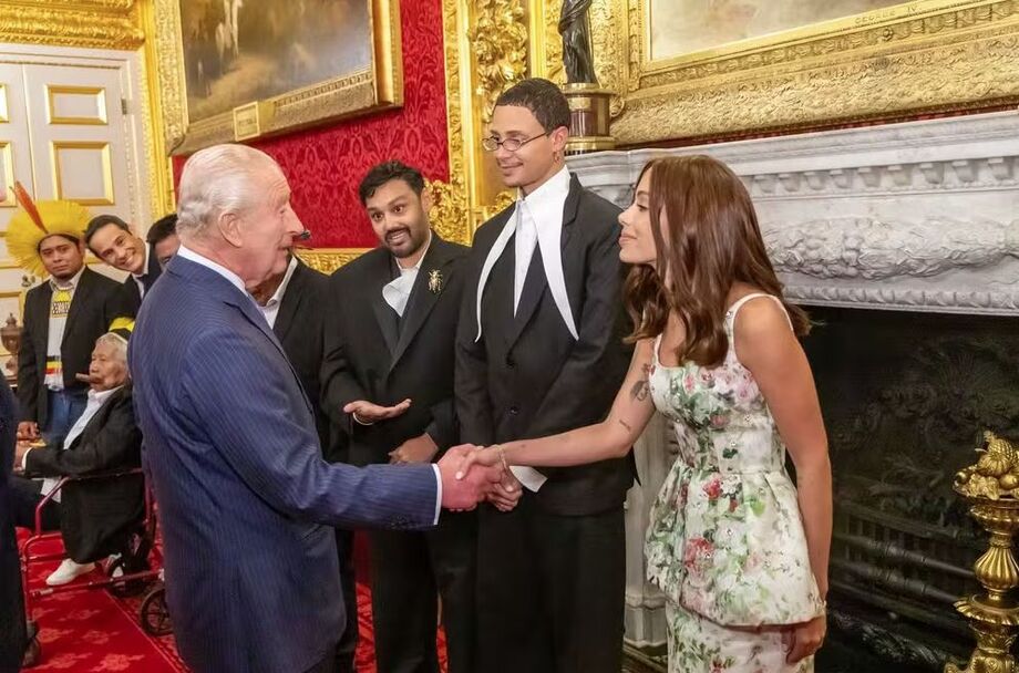 Anitta participou ao lado do Rei Charles III e do Cacique Raoni do Prêmio Cultural Liberatum, em Londres, que homenageou o líder Kayapó e defendeu a proteção da Amazônia.