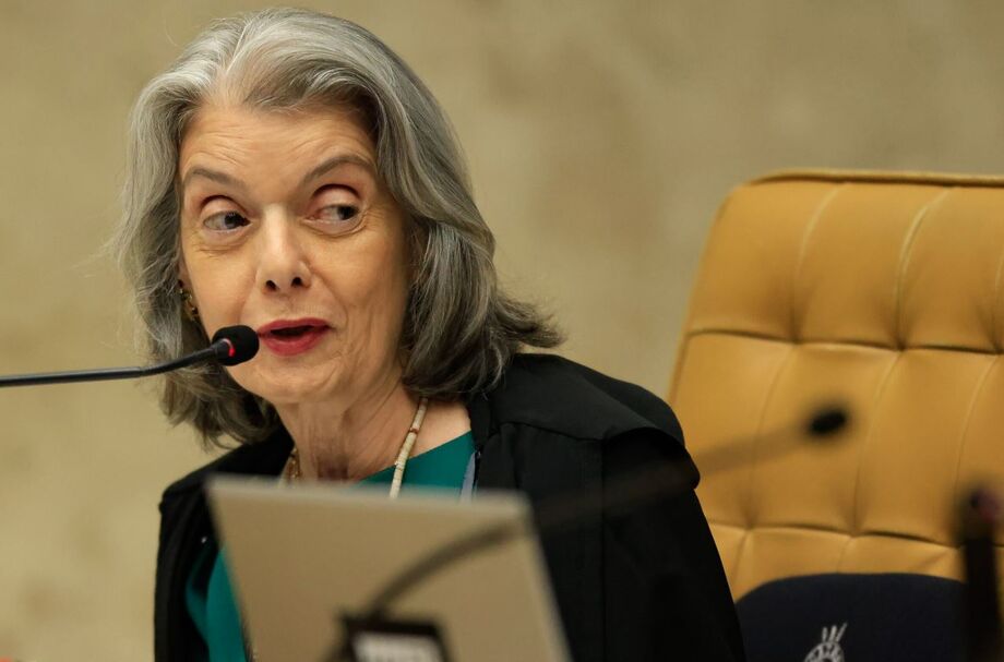 Ministra Cármen Lúcia defendeu mais mulheres no STF e afirmou que a presença feminina é essencial para representar a sociedade brasileira.