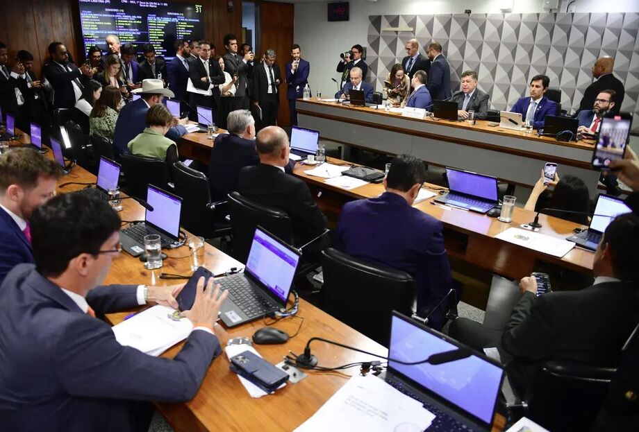 CPMI do INSS aprovou a convocação do empresário Maurício Camisotti, preso pela PF e acusado de esquema bilionário.