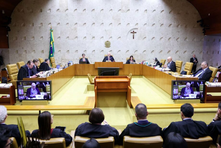 Ministro presidente do Supremo Tribunal Federal, Edson Fachin, presidindo sua primeira sessão plenária na Corte.