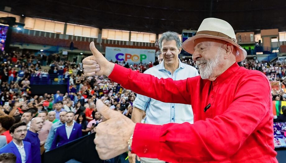 Lula disse que vai discutir a 'universalização' do programa Pé-de-Meia com Fernando Haddad