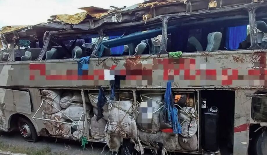 Dezessete pessoas morreram após o ônibus perder o controle