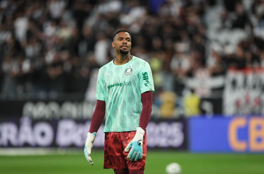 Carlos Miguel fará sua estreia pelo Palmeiras neste domingo, após lesão de Weverton