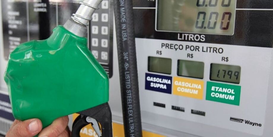 Petrobras anunciou redução de 4,9% no preço da gasolina; litro passa a custar R$ 2,71 a partir desta terça-feira (21).