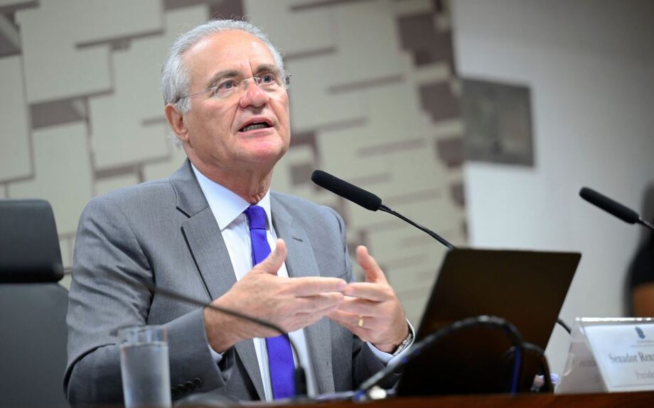 Renan Calheiros durante sessão da CAE: relatório sobre isenção do IR será apresentado em breve no Senado