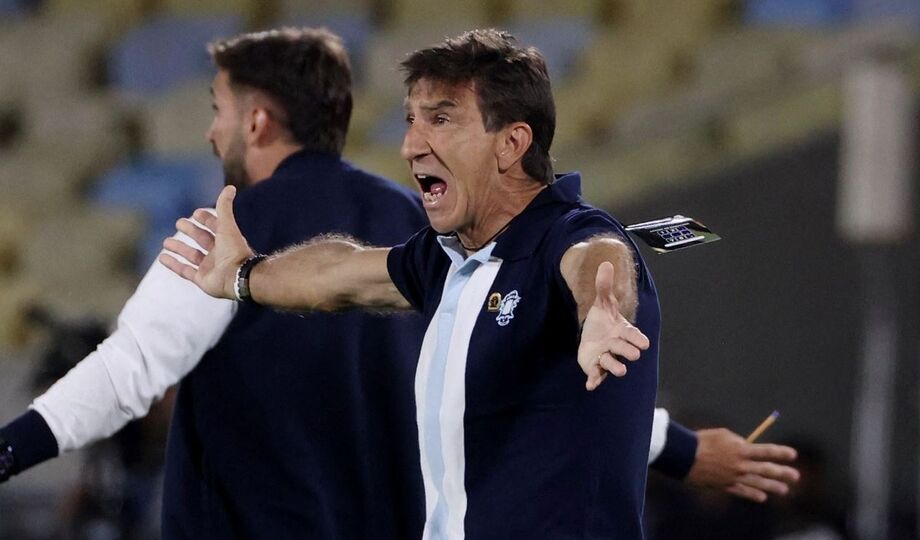 Técnico Gustavo Costas no Maracanã: confiança total em virada do Racing sobre o Flamengo