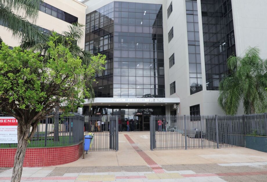 Justiça de Campo Grande condena autores de post ofensivo contra piscineiro a pagar R$ 4 mil por danos morais