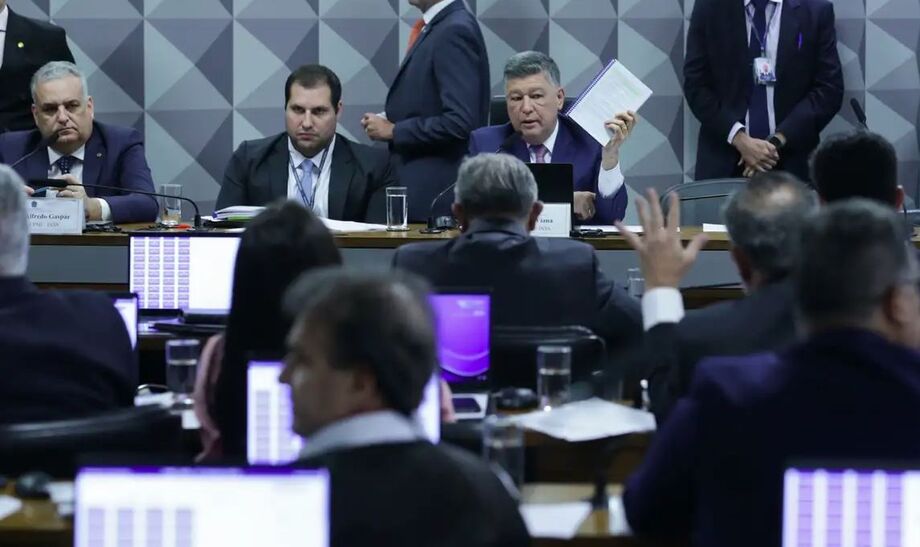 CPMI do INSS aprovou requerimento pedindo prisão preventiva do presidente da Conafer, suspeito de fraude bilionária.