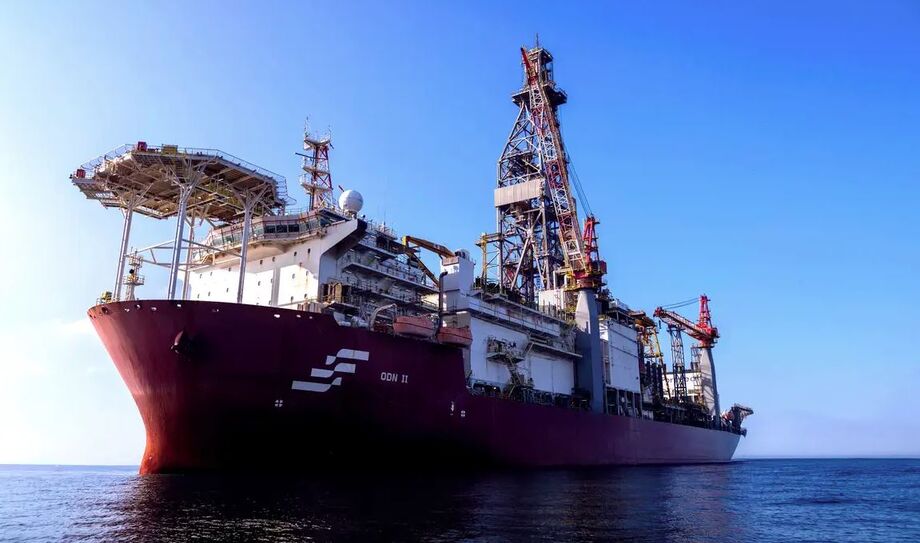 Entidades ambientais e sociais acionam a Justiça para suspender perfuração de petróleo na Foz do Amazonas, alegando falhas no licenciamento do Ibama.
